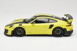 Porsche 911 GT2 RS 991.2 Weissach Package Zelena Črna Kolesa Minichamps 1:18 155068300-1 Kovina – slika 3 od 6