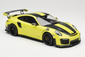 Porsche 911 GT2 RS 991.2 Weissach Package Zelena Črna Kolesa Minichamps 1:18 155068300-1 Kovina – slika 4 od 6