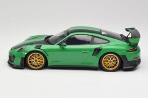 Porsche 911 991.2 GT2 RS Weissach Package British Racing Zelena & Zlata Kolesa Minichamps 1:18 153068318 Kovina – slika 3 od 6