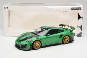 Porsche 911 991.2 GT2 RS Weissach Package British Racing Zelena & Zlata Kolesa Minichamps 1:18 153068318 Kovina – slika 6 od 6