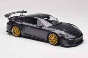 Porsche 911 991.2 GT2 RS Weissach Package Purple Metallic Z Zlatimi Magnezijevimi Kolesi Minichamps 1:18 153068322 Kovina – slika 4 od 6