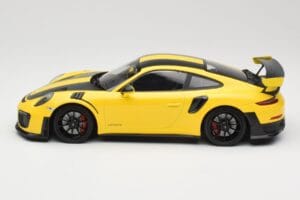 Porsche 911 991.2 GT2 RS Weissach Package Rumen s Črnimi Platišči Minichamps 1:18 155068311 Kovina – slika 3 od 6