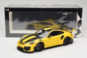 Porsche 911 991.2 GT2 RS Weissach Package Rumen s Črnimi Platišči Minichamps 1:18 155068311 Kovina – slika 6 od 6