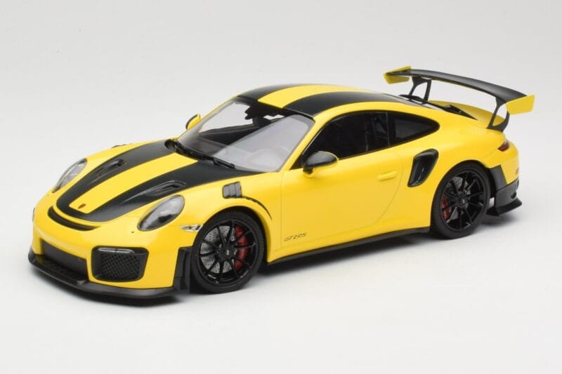 Porsche 911 991.2 GT2 RS Weissach Package Rumen s Črnimi Platišči Minichamps 1:18 155068311 Kovina