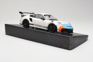 Porsche 911 991.2 GT3 RS Manthey Racing Bel & Modra & Oranžna Minichamps 1:18 MR-911-GT3RS-1805 Kovina – slika 4 od 6