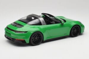 Porsche 911 991.2 Targa 4 GTS British Racing Zelena Minichamps 1:18 155061065 Kovina – slika 2 od 6