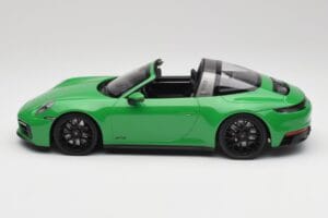 Porsche 911 991.2 Targa 4 GTS British Racing Zelena Minichamps 1:18 155061065 Kovina – slika 3 od 6