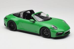 Porsche 911 991.2 Targa 4 GTS British Racing Zelena Minichamps 1:18 155061065 Kovina – slika 4 od 6