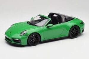Porsche 911 991.2 Targa 4 GTS British Racing Zelena Minichamps 1:18 155061065 Kovina