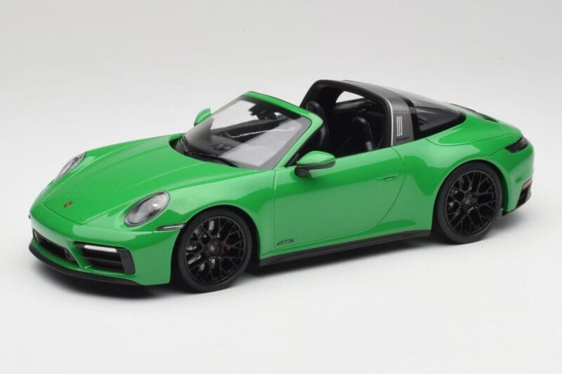 Porsche 911 991.2 Targa 4 GTS British Racing Zelena Minichamps 1:18 155061065 Kovina