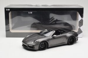 Porsche 911 992 Carrera 4 GTS Kabriolet Grey Metallic Minichamps 1:18 155063031 Kovina – slika 6 od 6