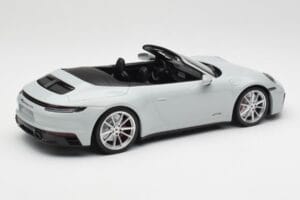Porsche 911 992 Carrera 4 GTS Kabriolet Siv Minichamps 1:18 155063034 Kovina – slika 3 od 6