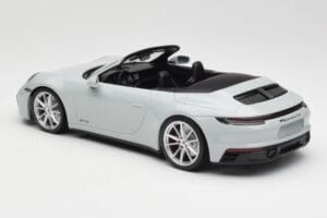 Porsche 911 992 Carrera 4 GTS Kabriolet Siv Minichamps 1:18 155063034 Kovina – slika 4 od 6