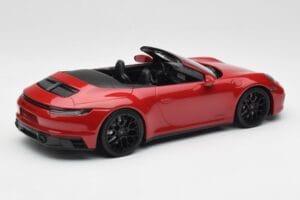 Porsche 911 992 Carrera 4 GTS Kabriolet Rdeč Minichamps 1:18 155063032 Kovina – slika 2 od 6