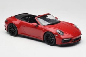 Porsche 911 992 Carrera 4 GTS Kabriolet Rdeč Minichamps 1:18 155063032 Kovina – slika 4 od 6