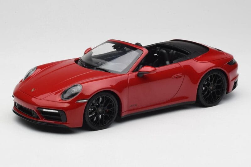 Porsche 911 992 Carrera 4 GTS Kabriolet Rdeč Minichamps 1:18 155063032 Kovina