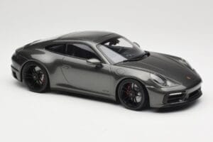 Porsche 911 992 Carrera 4 GTS Green Metallic Minichamps 1:18 155063101 Kovina – slika 4 od 6