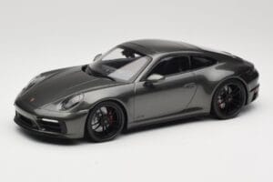 Porsche 911 992 Carrera 4 GTS Green Metallic Minichamps 1:18 155063101 Kovina