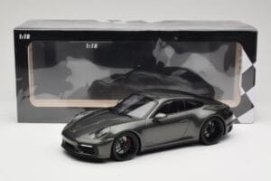 Porsche 911 992 Carrera 4 GTS Green Metallic Minichamps 1:18 155063101 Kovina – slika 6 od 6