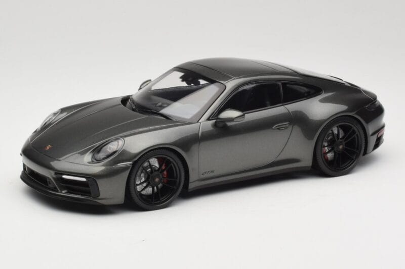 Porsche 911 992 Carrera 4 GTS Green Metallic Minichamps 1:18 155063101 Kovina