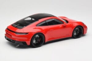 Porsche 911 992 Carrera 4 GTS Rdeča Minichamps 1:18 155063100 Kovina – slika 2 od 6