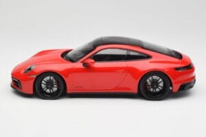 Porsche 911 992 Carrera 4 GTS Rdeča Minichamps 1:18 155063100 Kovina – slika 3 od 6
