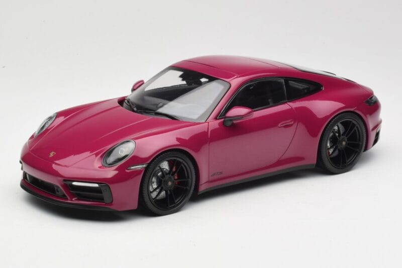 Porsche 911 992 Carrera 4 GTS Rubystar Minichamps 1:18 155063102 Kovina
