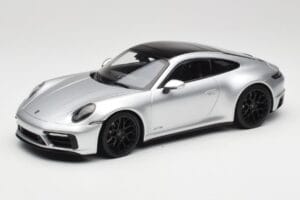 Porsche 911 992 Carrera 4 GTS Srebrn Minichamps 1:18 155063104 Kovina