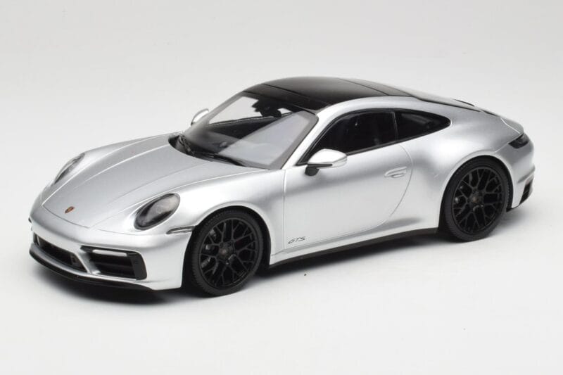 Porsche 911 992 Carrera 4 GTS Srebrn Minichamps 1:18 155063104 Kovina