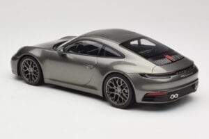 Porsche 911 992 Carrera 4S Aventurine Green Metallic Minichamps 1:18 155067328 Kovina – slika 4 od 6