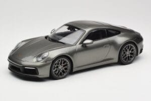 Porsche 911 992 Carrera 4S Aventurine Green Metallic Minichamps 1:18 155067328 Kovina