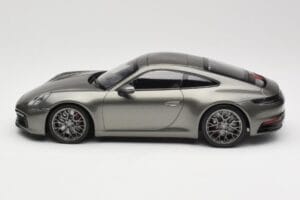 Porsche 911 992 Carrera 4S Aventurine Green Metallic Minichamps 1:18 155067328 Kovina – slika 5 od 6