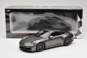 Porsche 911 992 Carrera 4S Aventurine Green Metallic Minichamps 1:18 155067328 Kovina – slika 6 od 6