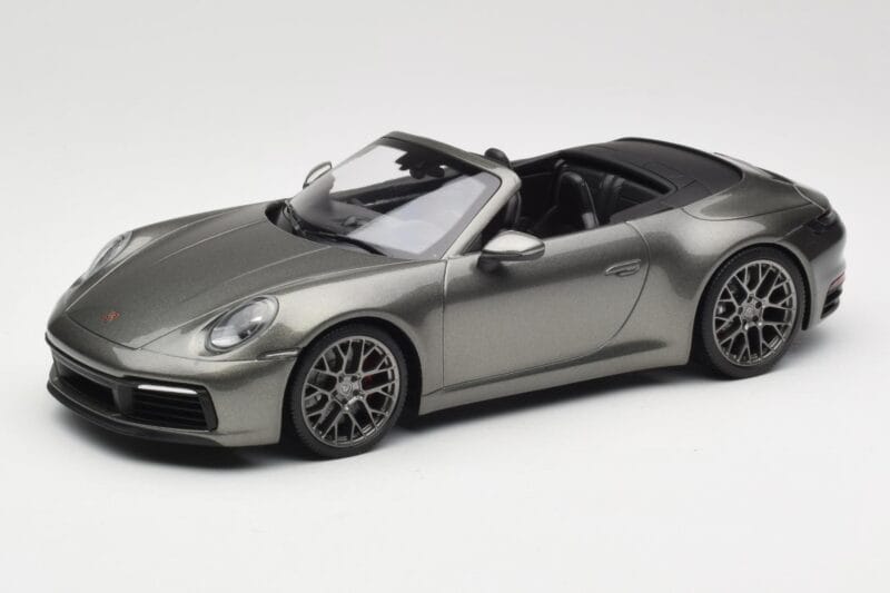 Porsche 911 992 Carrera 4S Kabriolet Mamba Green Metallic Minichamps 1:18 155067337 Kovina