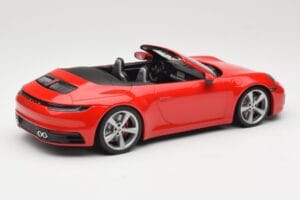 Porsche 911 992 Carrera 4S Kabriolet Rdeč Minichamps 1:18 155067331 Kovina – slika 2 od 6