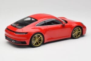 Porsche 911 992 Carrera 4S Guards Rdeča & Zlata Kolesa Minichamps 1:18 153067328 Kovina – slika 2 od 6