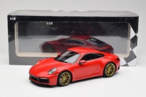 Porsche 911 992 Carrera 4S Guards Rdeča & Zlata Kolesa Minichamps 1:18 153067328 Kovina – slika 6 od 6