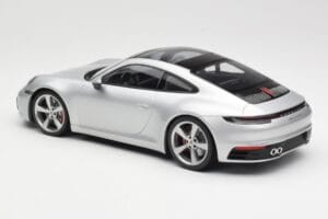 Porsche 911 992 Carrera 4S Srebrn Minichamps 1:18 155067322 Kovina – slika 5 od 6