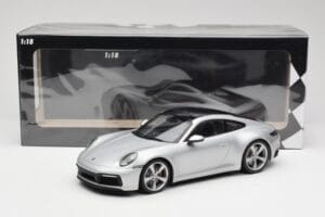Porsche 911 992 Carrera 4S Srebrn Minichamps 1:18 155067322 Kovina – slika 6 od 6