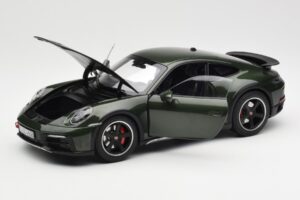 Porsche 911 992 Dakar Oak Zelen Metalik Norev 1:18 187241 Kovina – slika 2 od 9