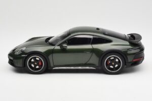 Porsche 911 992 Dakar Oak Zelen Metalik Norev 1:18 187241 Kovina – slika 4 od 9