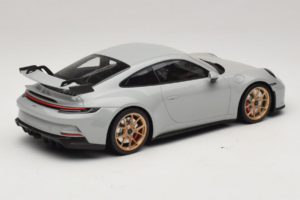 Porsche 911 992 GT3 Chalk Zlata Platišča Minichamps 1:18 117069001 Kovina – slika 2 od 6