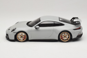 Porsche 911 992 GT3 Chalk Zlata Platišča Minichamps 1:18 117069001 Kovina – slika 3 od 6