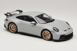 Porsche 911 992 GT3 Chalk Zlata Platišča Minichamps 1:18 117069001 Kovina – slika 4 od 6