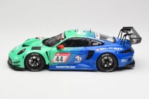 Porsche 911 992 GT3 R Falken #44 D. Eriksson / T. Heinemann 24 Hours of Nurburgring 2023 Minichamps 1:18 113236344 Kovina – slika 4 od 8