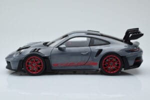 Porsche 911 992 GT3 RS Arctic Siv Pyro Rdeč Norev 1:18 187350 Kovina – slika 4 od 8