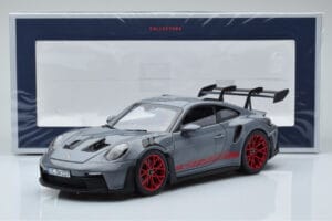Porsche 911 992 GT3 RS Arctic Siv Pyro Rdeč Norev 1:18 187350 Kovina – slika 8 od 8