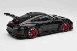 Porsche 911 992 GT3 RS Črna & Rdeča Kolesa & Črn Dekor Minichamps 1:18 153062240 Kovina – slika 2 od 6