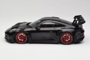 Porsche 911 992 GT3 RS Črna & Rdeča Kolesa & Črn Dekor Minichamps 1:18 153062240 Kovina – slika 3 od 6