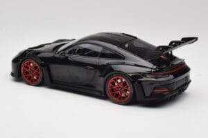 Porsche 911 992 GT3 RS Črna & Rdeča Kolesa & Črn Dekor Minichamps 1:18 153062240 Kovina – slika 5 od 6